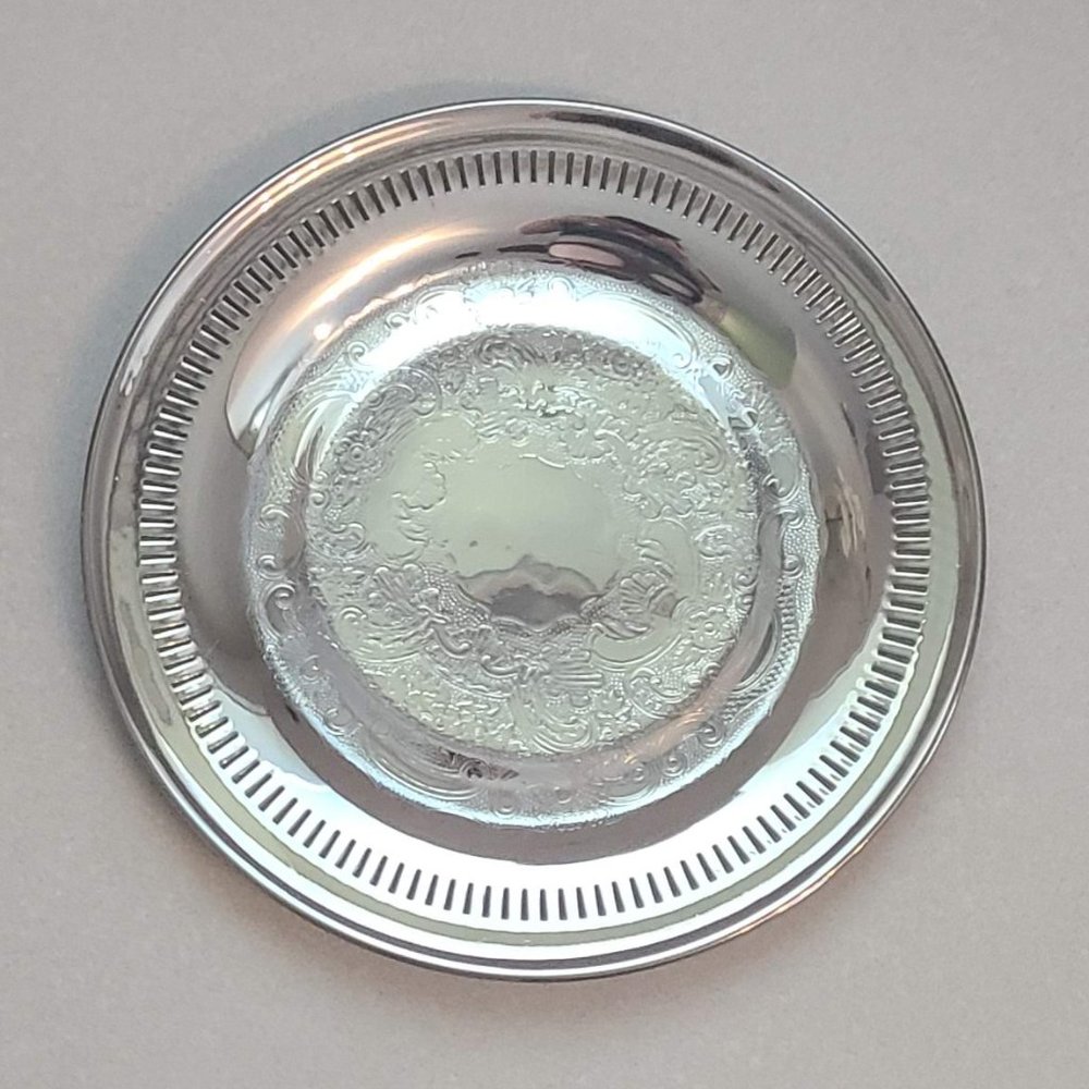 Round Silver Decorative Plate